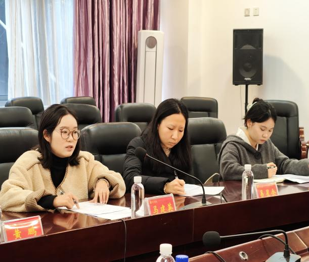 学生代表座谈会图片3.png